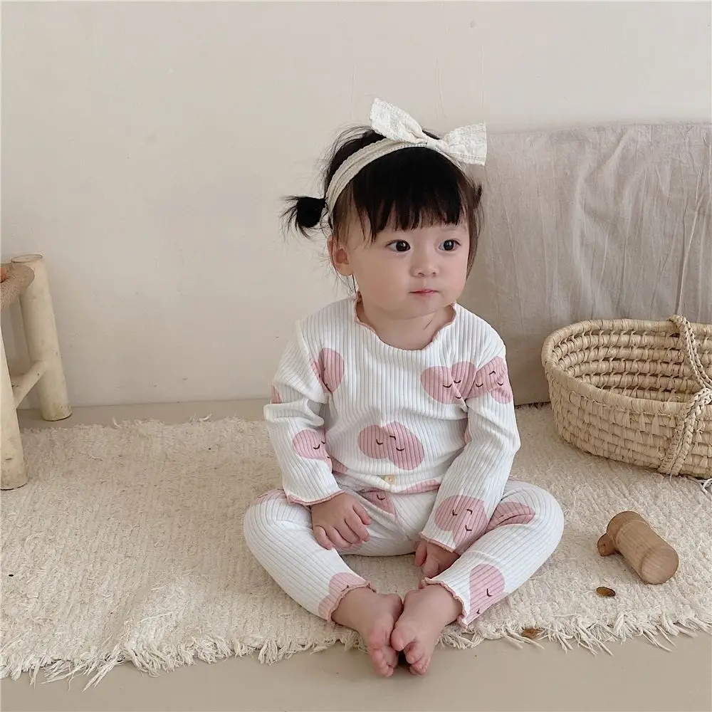 1-7 Jahre 2-teiliges Baby-Mädchen-Outfit mit langen Ärmeln, koreanische Mode, Frühling/Herbst, Eisseiden-Set für Kleinkinder, niedlicher Herz-Print, Kinderbekleidungs-Sets – Detail 4