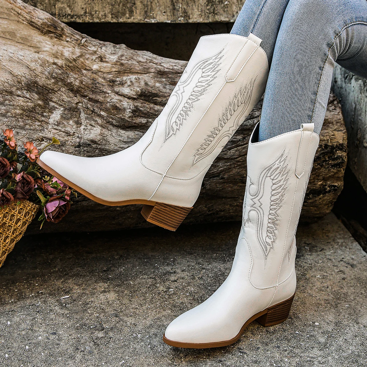 

Новые женские ботинки в стиле вестерн, осенне-зимние модные ковбойские сапоги на массивном каблуке, винтажный стиль, сапоги на высоком каблуке в стиле кантри в стиле вестерн