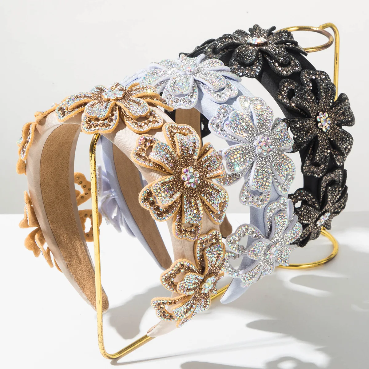 

Новая европейская и американская ретро-повязка на голову с пятью цветами, инкрустированными стразами, нишевый дизайн, аксессуар для волос для женщин