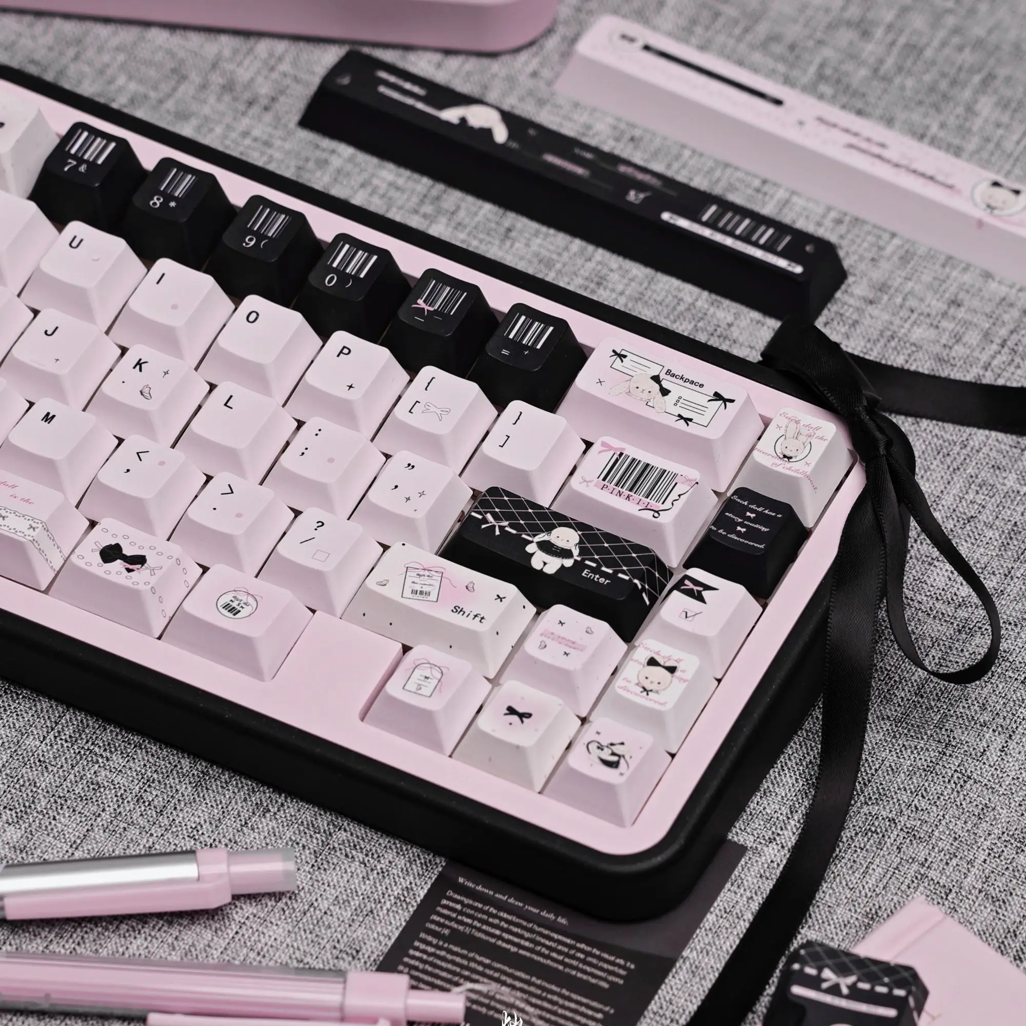 

Cub Rabbit Theme Keycaps Set PBT Cherry Profile 139keys Custom Original Handmade Keycaps for Mechanical Keyboard Accessories