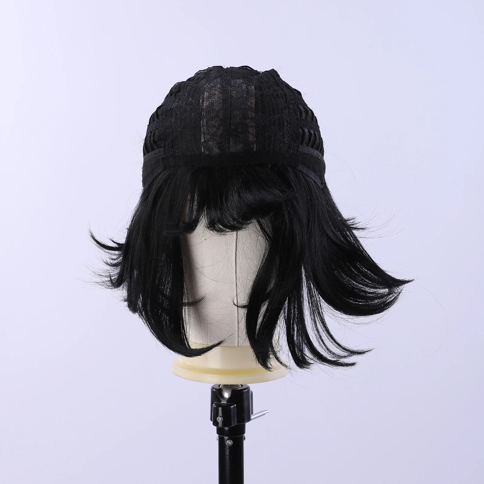 

1 женский парик, выполненный из термостойкого синтетического волокна, создающий естественный объем.