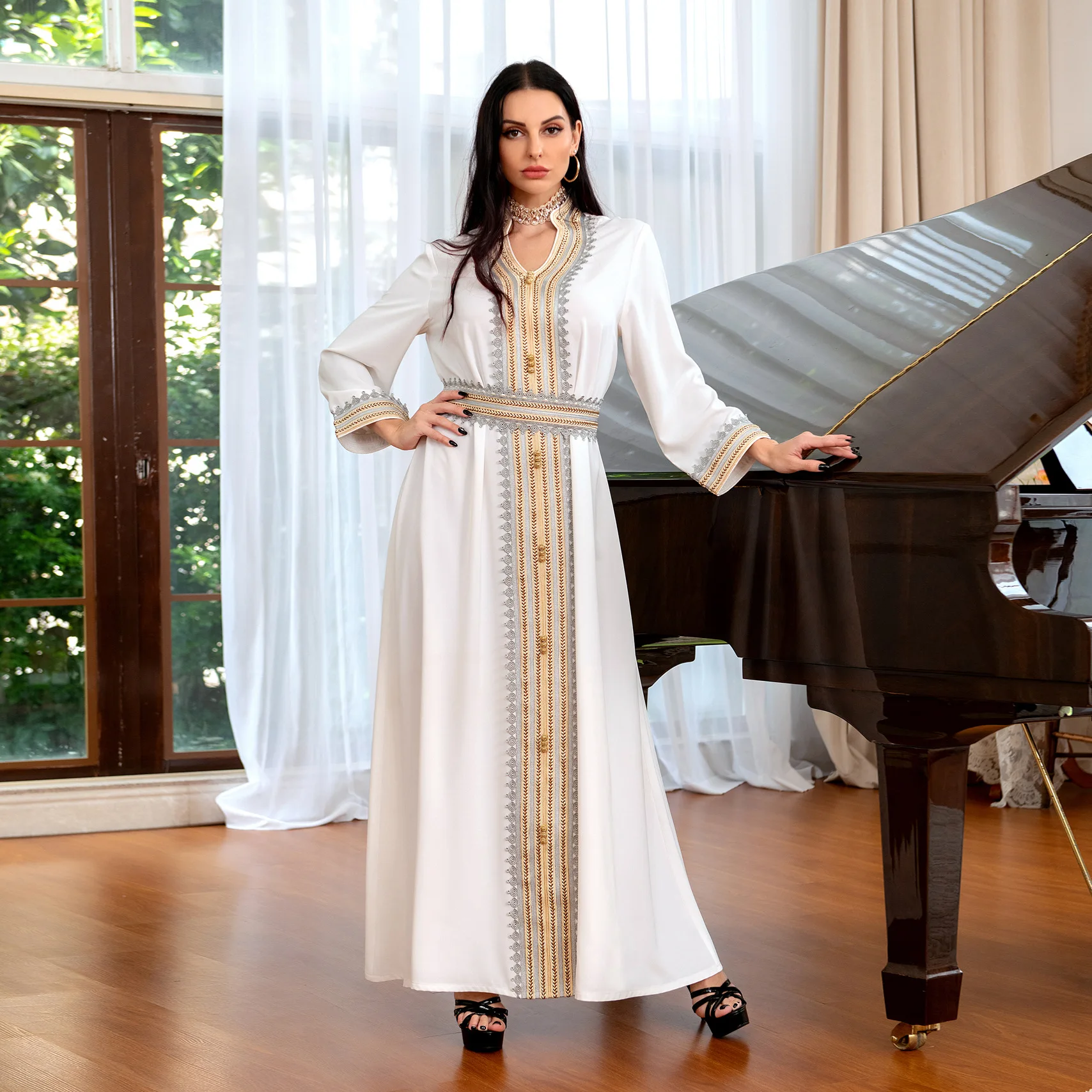 2024 Moroccan Caftan Women Gold Applique Beaded Stand Collar Abaya For Wedding Party Dubai Middle Kaftan Long Sleeves With Belt