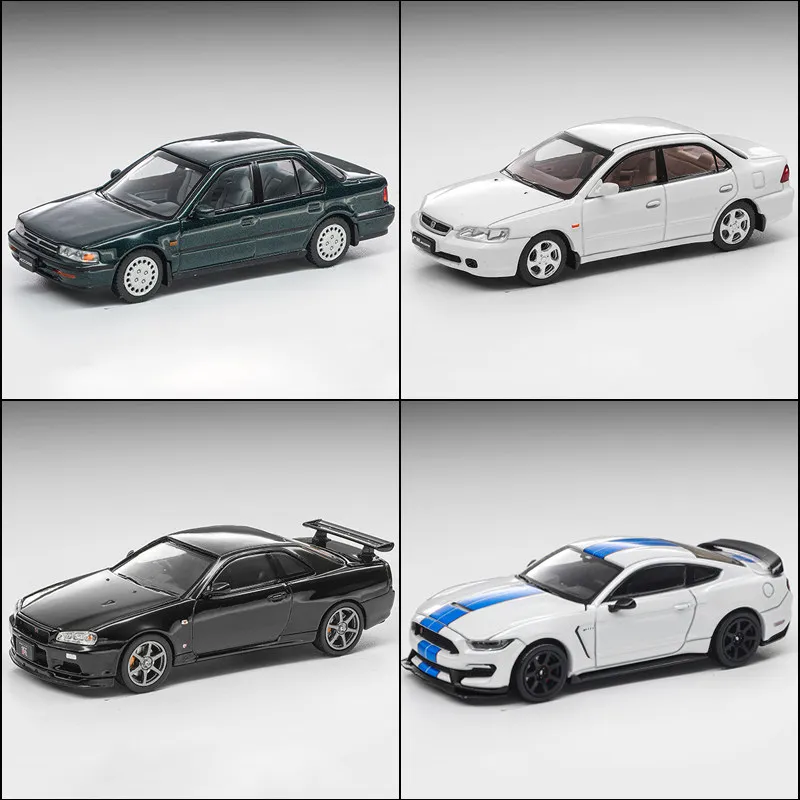 [Pre-sale] XCARTOYS 1:64 Ford Mustang Shelby GT350R R34 V-Spec II alloy car model, for boys, as a collectible display item.