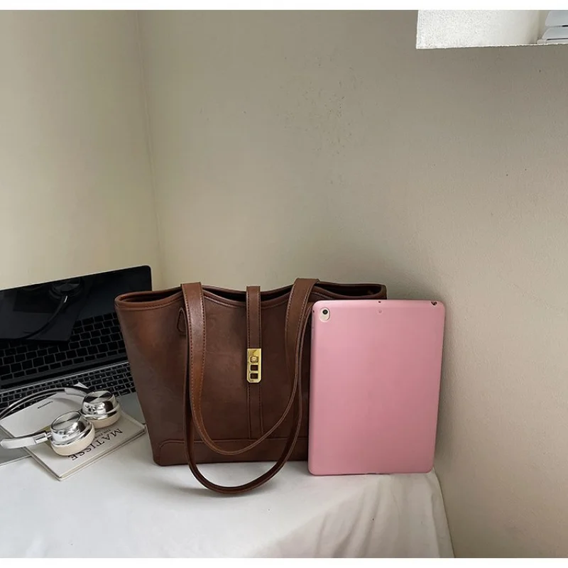 

Popular Ladies Messenger Bag, Leather Crossbody Shoulder Purse, Designer Handbag Women's Luxury Elegant