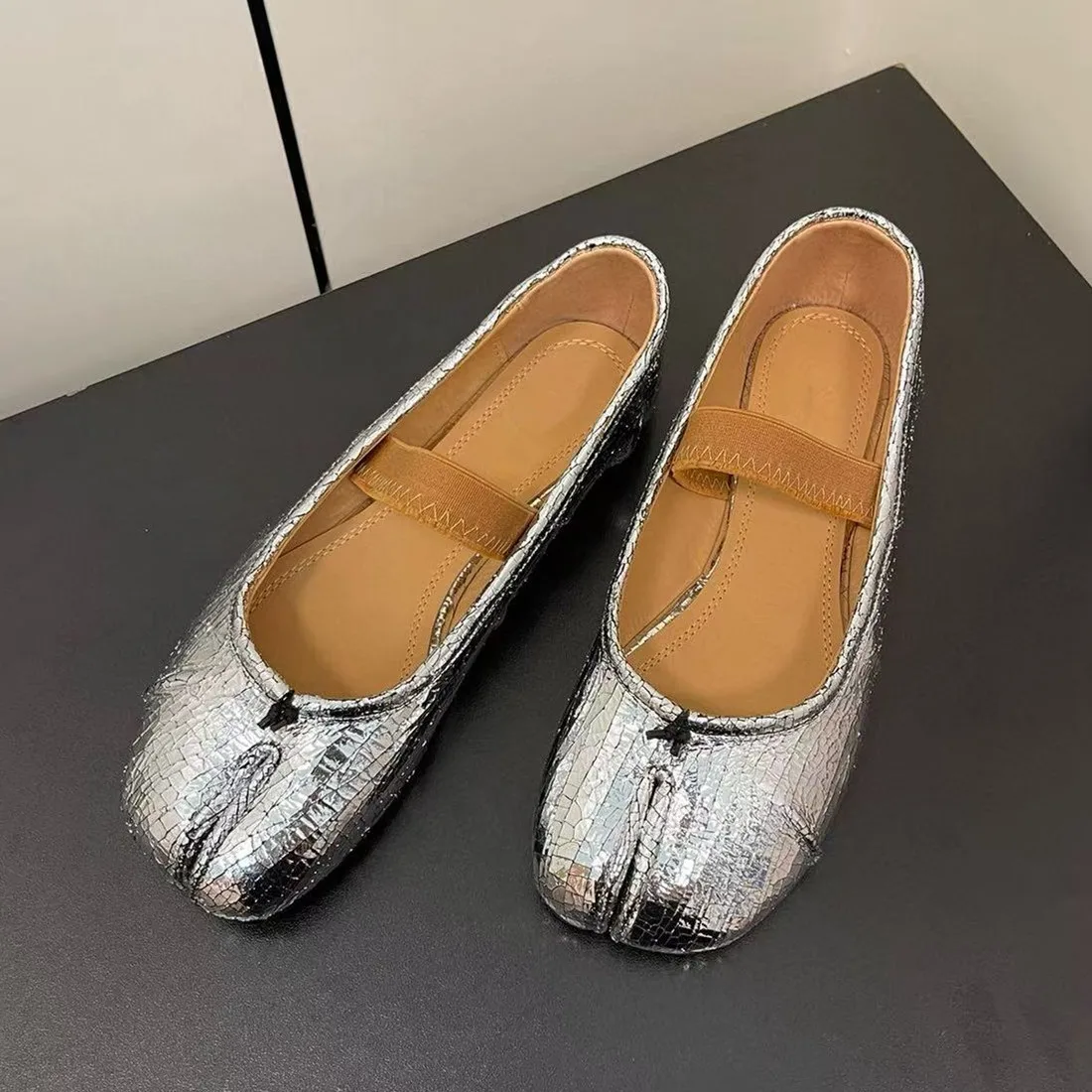

Flat sole single shoe women's 2025 summer new soft soled one-piece belt shallow mouth Mary Jane shoes