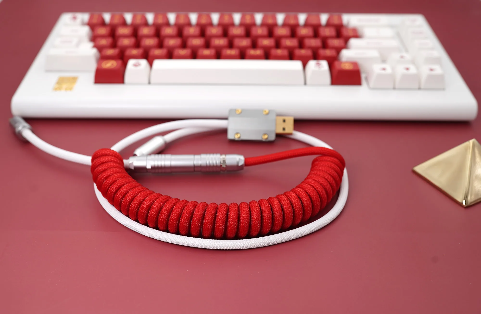 GeekCable Pole Shark handmade custom computer mechanical keyboard navigation plug data cable CA66 theme line red and white