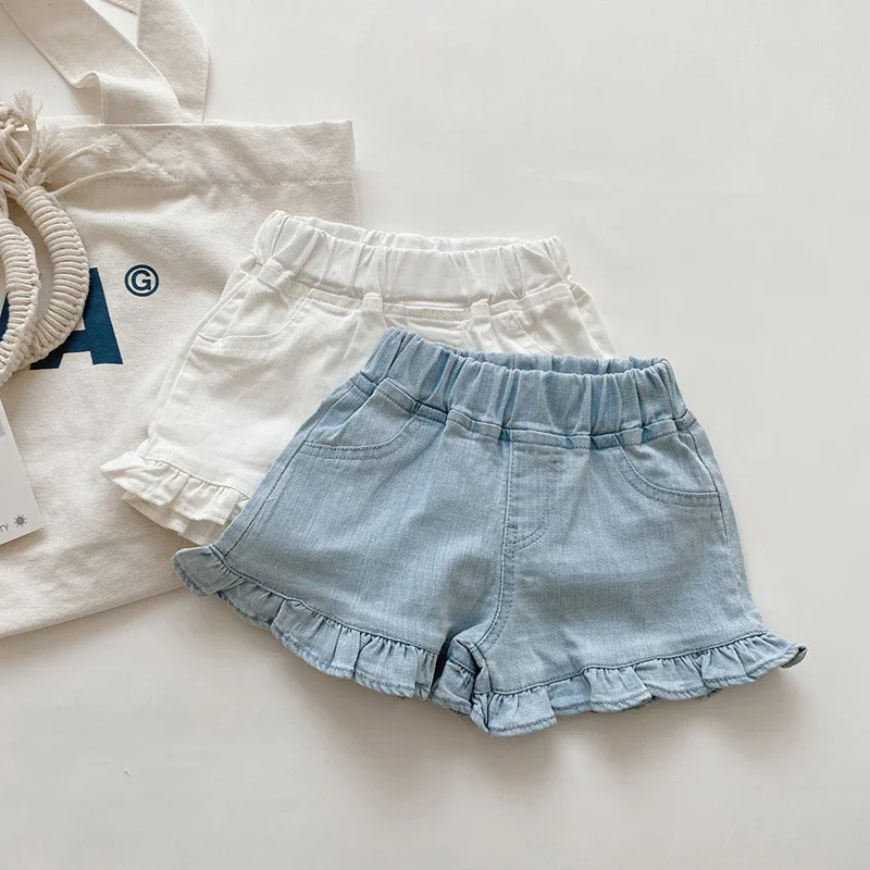 2-8T Mädchen-Shorts mit Rüschensaum, leicht, atmungsaktiv, hellblau, weiß, niedlich, feminin, für Kleinkinder, elastische Taille, Sommer-Freizeithose
