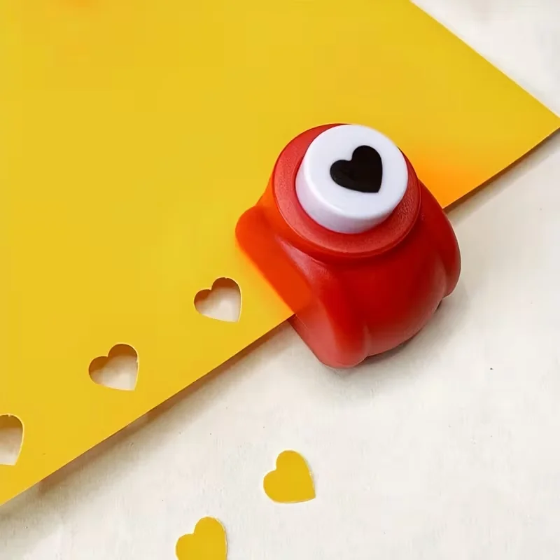 Mini heart-shaped paper embossing holder, handcrafted portable heart-shaped paper art manual hole puncher