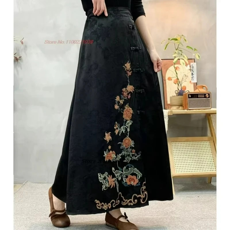 تنورة صينية عتيقة لعام 2025 تنورة جاكار ساتان مطرزة بالزهور الوطنية تنورة شعبية تقليدية شرقية على شكل حرف a على شكل وجه حصان