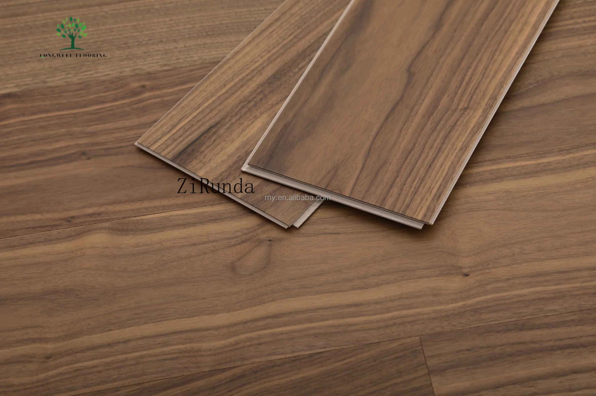 Versión personalizada de piso de madera cepillada de nogal interior, material de nogal negro de estilo europeo