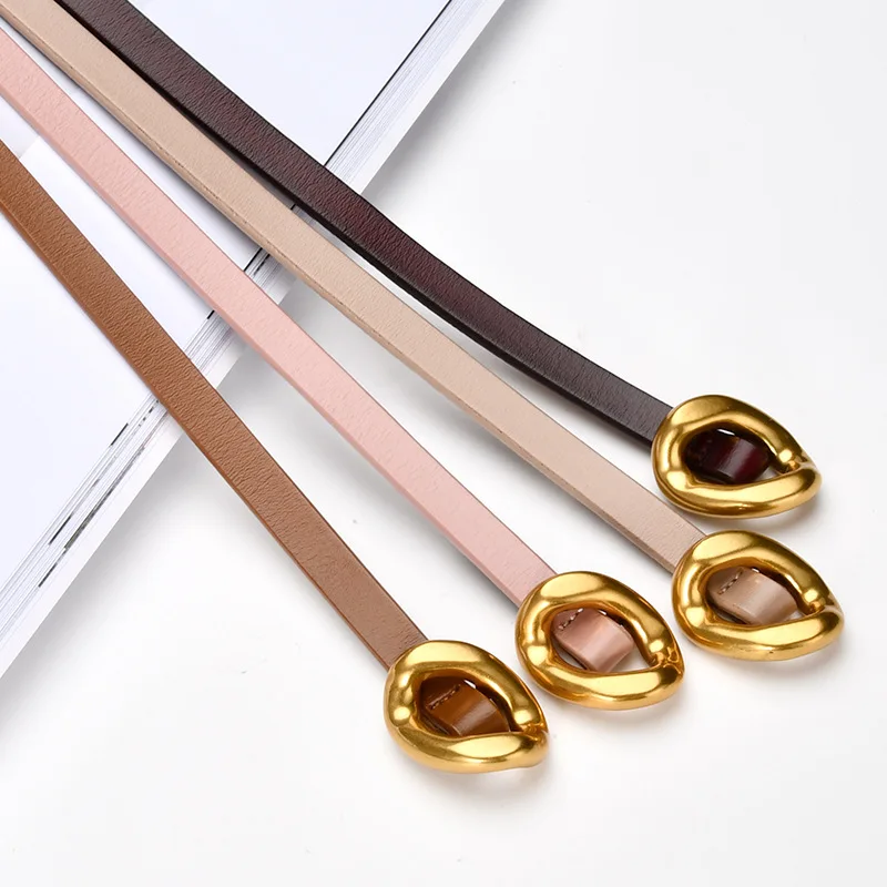 حزام خصر نسائي نحيف من الجلد الطبيعي بتصميم بسيط مع إبزيم معدني وتفاصيل عقدة قابلة للتعديل للفساتين