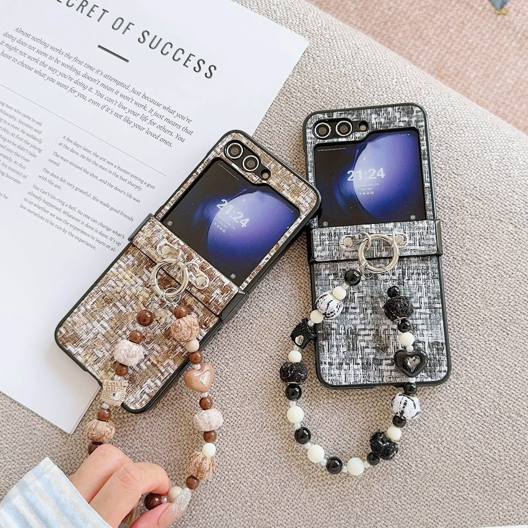 Etui na telefon Samsung Galaxy Z Flip 6 5 4 3 z błyszczącymi koralikami i paskiem na nadgarstek do Samsung Galaxy Z Flip 6 5 4 3