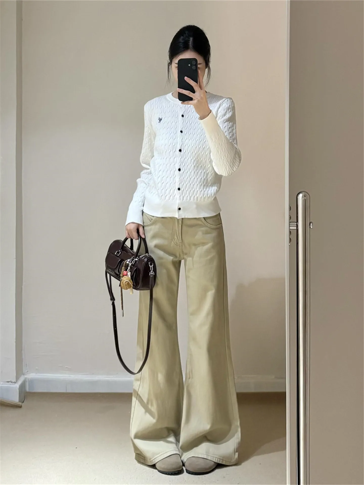 

Extended Khaki Low Waist Flared Jeans Women's Loose Fit Casual Cotton Denim Pants Autumn Season Ladies Fashion Sensation