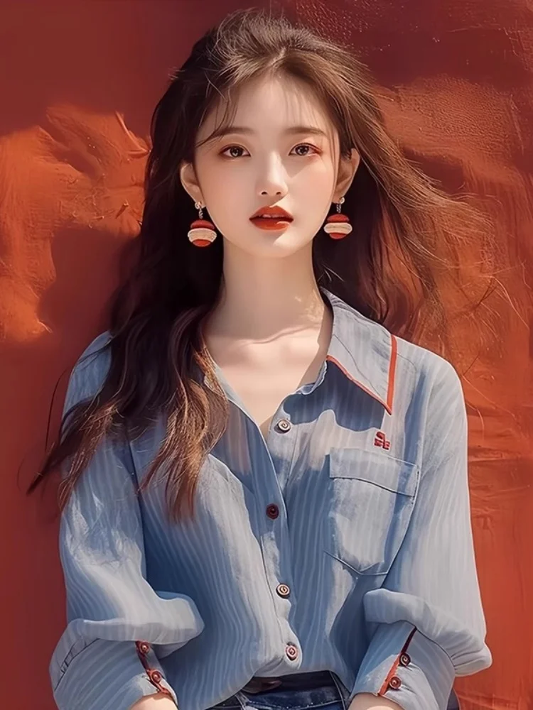 Niebieska koszula damska w paski z kołnierzykiem, elegancka, unikalna, w stylu koreańskim, długa, luźna, z włókna poliestrowego, z ochroną UV, kolekcja wiosna 2025.