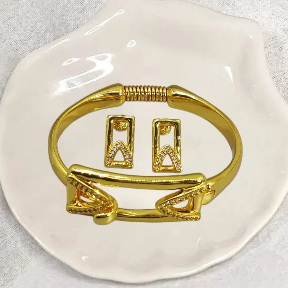 2026 Spain Brilliant High Quality Gold Silver Diamond Set Geometric Earrings Bracelet Jewelry Two Piece Set Banquet Gift