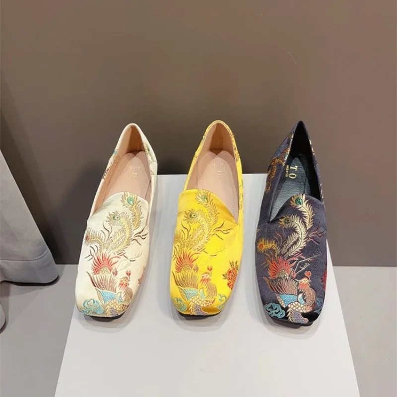 Women‘s Chinese Style Phoenix Embroidered Square Toe Flats Shallow Mouth Slip-On Soft Sole Comfortable Vintage Cheongsam Loafers