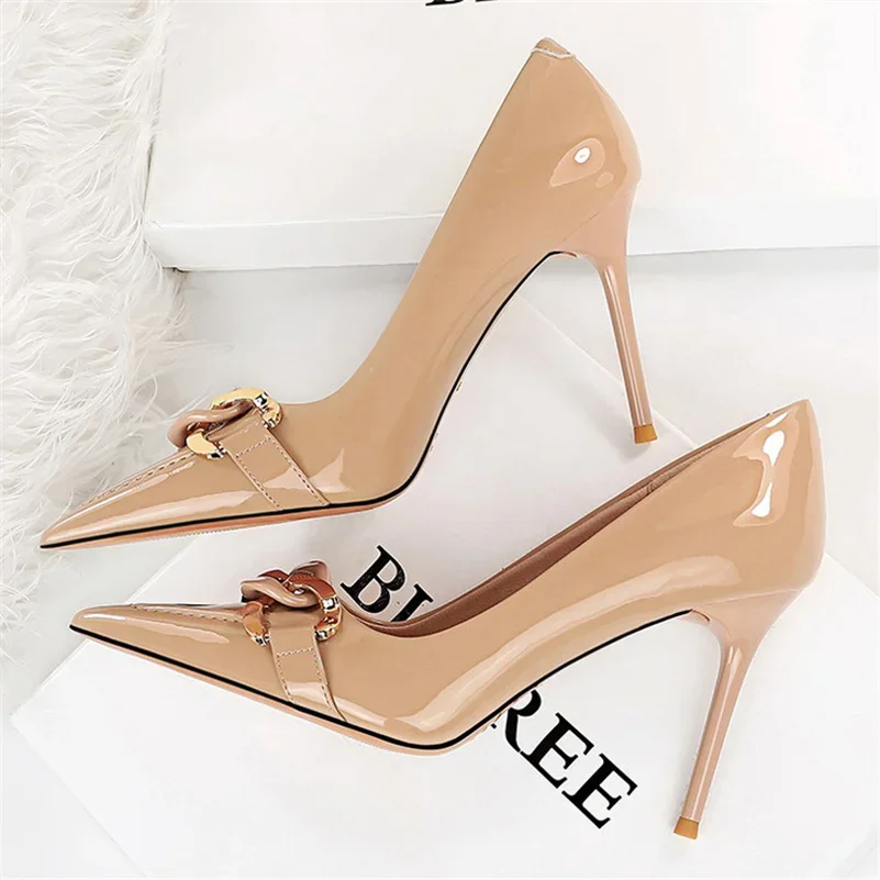 Women Fetish 9.5cm High Heels Metal Chain Pumps Wedding Bridal Sexy Green Nude Stiletto Heels Lady Scarpins Glossy Leather Shoes