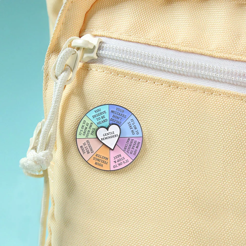 Drehbare Herz-Anstecknadel mit sanften Erinnerungen, positive Affirmation, drehbare Brosche, Anstecknadel zur Förderung der psychischen Gesundheit, Geschenk für Freunde – Detail 5
