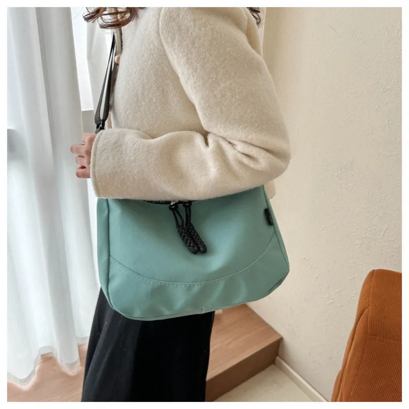 

Nylon Cloth Shoulder Bag Large Capacity New Autumn Winter Joker Messenger Shoulder Bag High Sense Jiaozi Bag