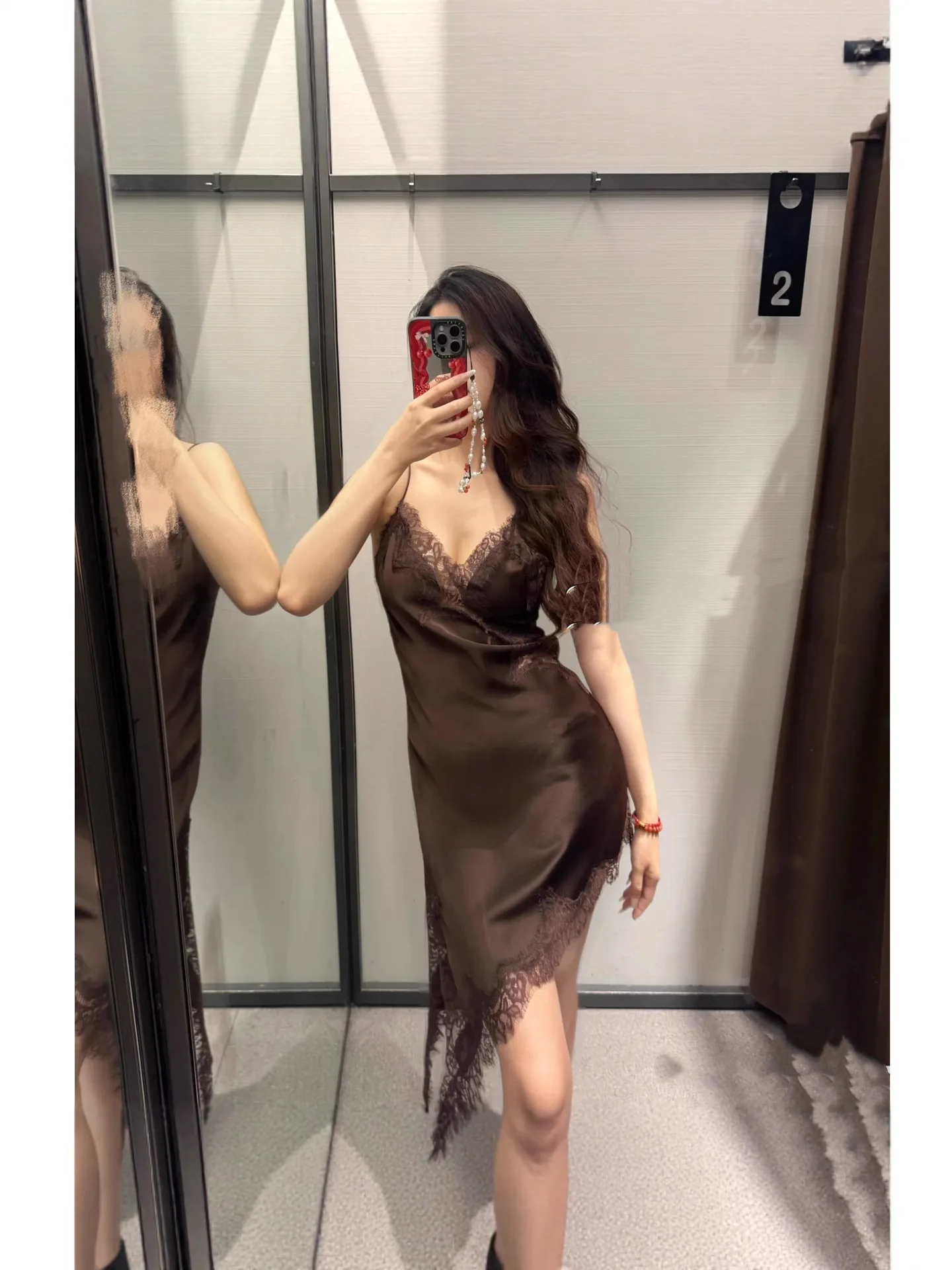 ブラウンサテンレーススプライシングスリングドレス女性エレガントな不規則な裾 V ネックバックレスノースリーブガウンシックな女性パーティークラブ Vestidos