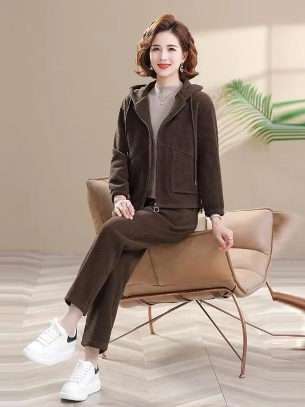 ชุดเซ็ทลำลองสองชิ้นสำหรับผู้หญิง ผ้าลูกฟูก สำหรับฤดูใบไม้ร่วงและฤดูหนาว  แบบมีซับใน  เสื้อฮู้ดแขนยาว กางเกงขายาว  แฟชั่นสำหรับคุณแม่