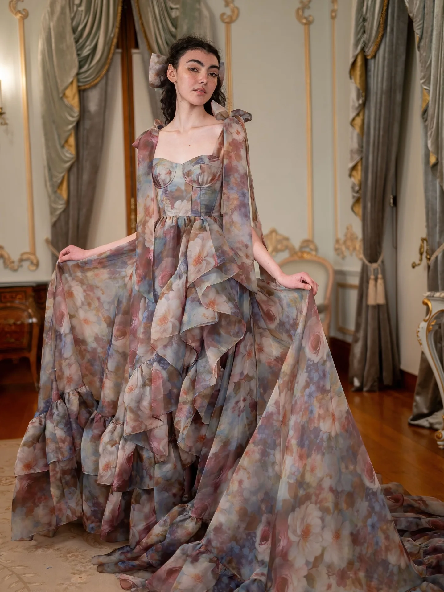 Novo vestido de noite floral de chiffon com camadas de babados chique sem mangas com decote em v boho romântico maxi vestido de festa com estampa bonita