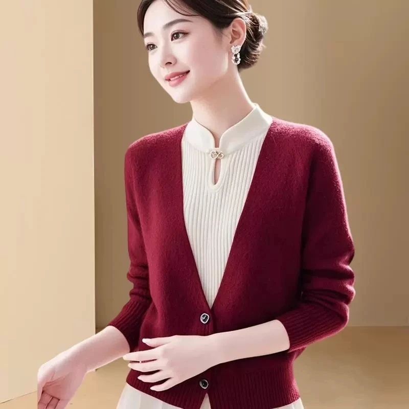 ถักเสื้อกันหนาวผู้หญิง Autumn2025 Chic ขนสัตว์ Bottoming ใหม่จีนปลอม 2 ชิ้นเสื้อใหม่สไตล์แห่งชาติยอดนิยมเสื้อกันหนาว