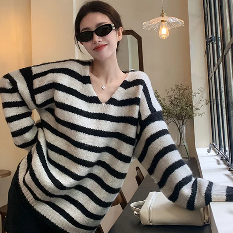 Autumn/winter New Black White Striped V-neck High Quality Knitted Sweater French Style Fashion Casual Loose Popular Women's Top