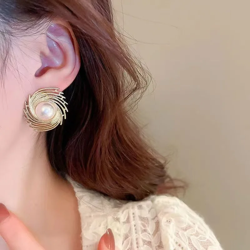 Spiral Wind Imitation Pearl Golden Stud Earrings for Women Girl Korean Love Aesthetic Daily Life Minimalist Jewelry