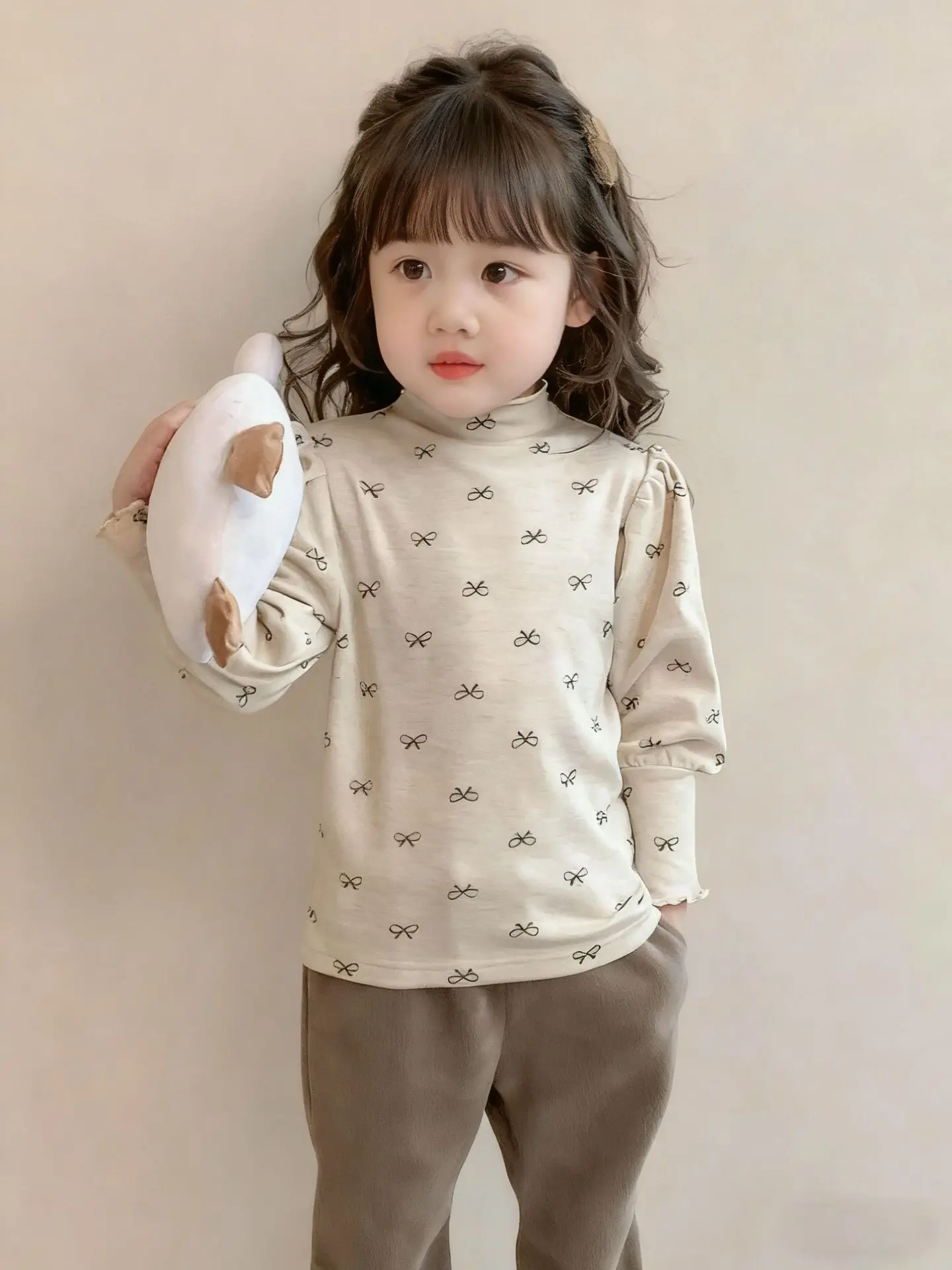 Neues Herbst-Winter-Kindermädchen-Unterhemd mit Schleifenmuster, langärmelig, Rüschen, Stehkragen, weich, warm, lässig, Innenoberteil – Detail 2