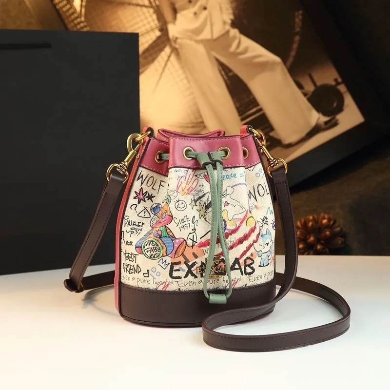 

Luxury All-In-One Tote Designer Diaper Bag For Women Large Capacity Elegant Leather Crossbody Handbag For Multi-Functional Use