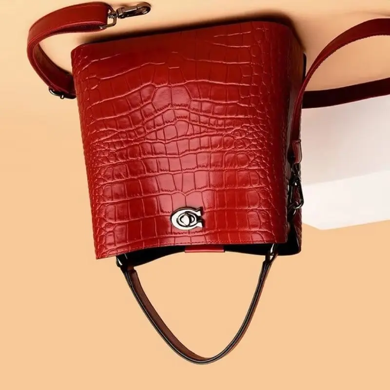 

Fashion Trend Hand Carry Casual Wide Shoulder Strap Bucket Bag Advanced Texture Simple Shoulder Messenger Bag Exquisite Simple