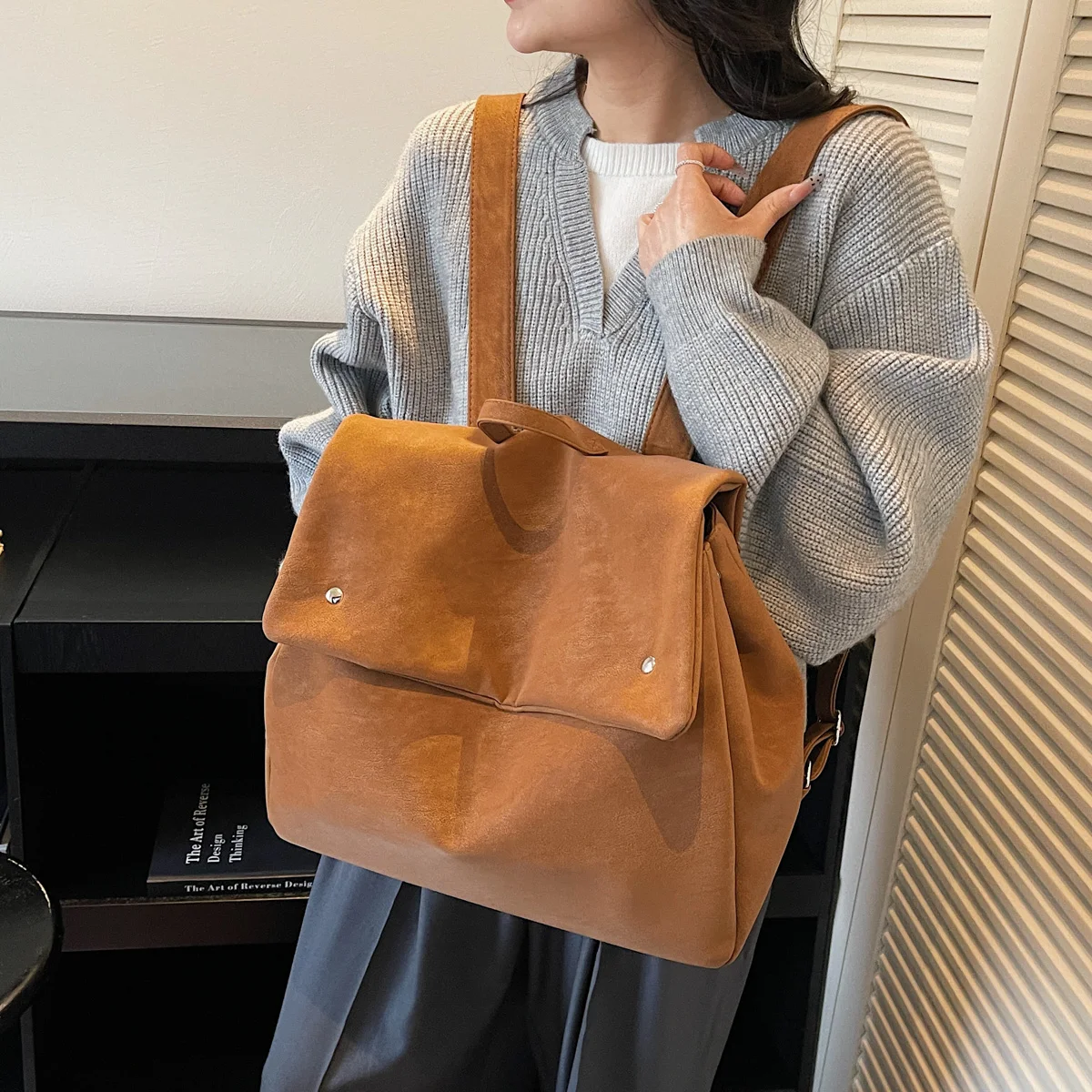 

2025 New Trend PU Leather Backpack Women Large Capacity Convertible Shoulder Bag Female Casual Solid Color Commuter Bag