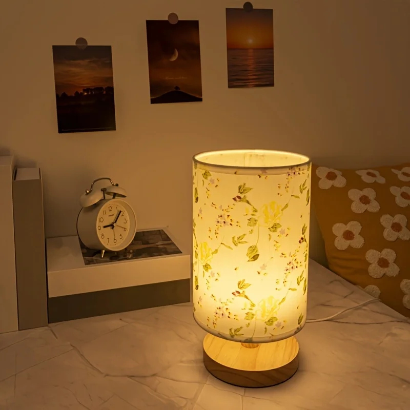 

Small - fresh printed fabric desk lamp, USB - powered, warm monochromatic light. Suitable for decorative lighting in bedrooms, l