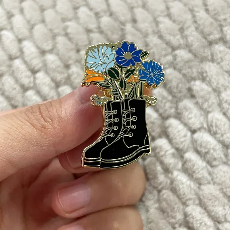 Heel Old Shoe Flower Pot Enamel Pin Gardening Garden Container Potted Shoes Boots Flowers Badge Jewelry