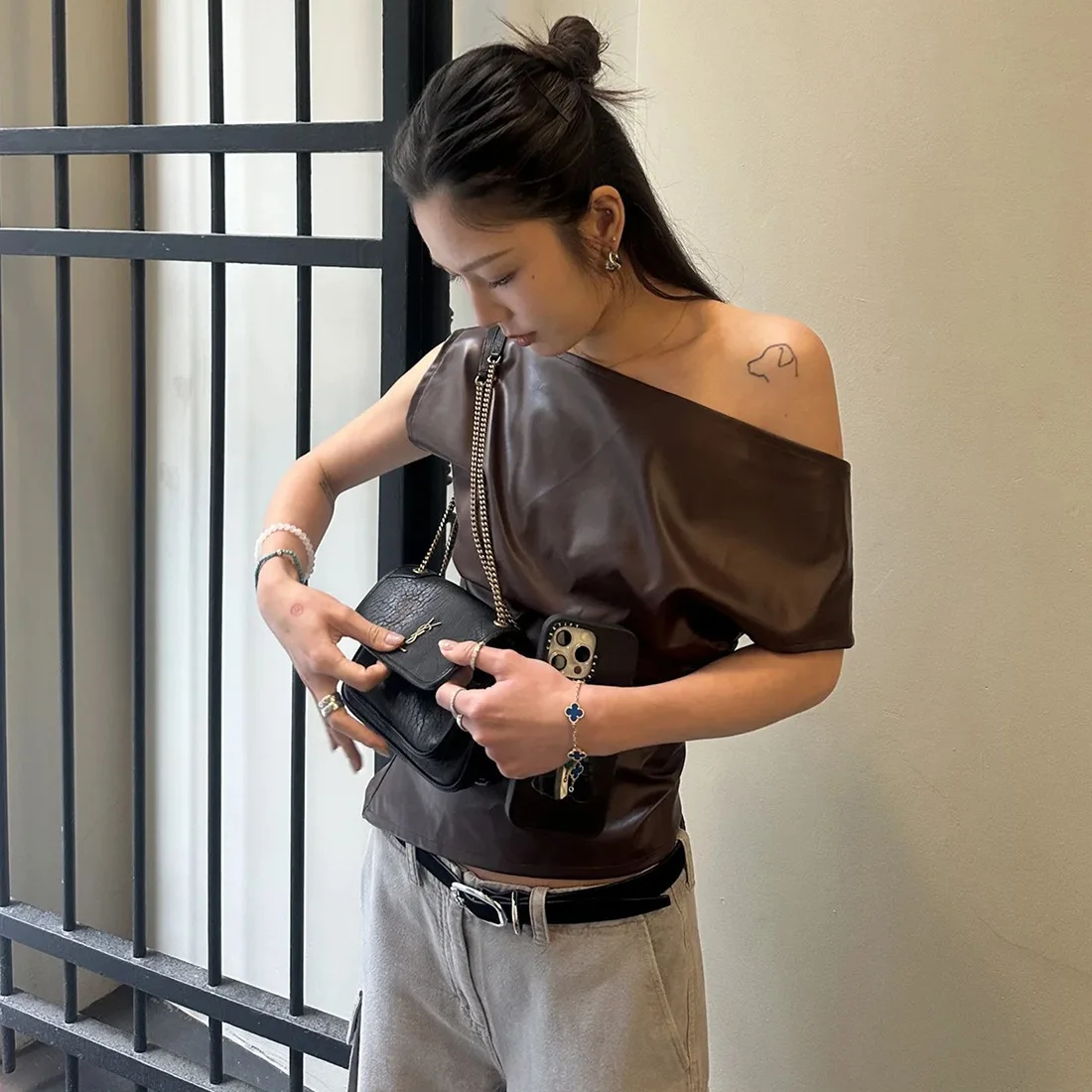 2025 Summer New PU Irregular Solid Tops Folds Club Fashion Tee Shirts Skew Collar Off Shoulder Y2K Tops All-Matching Streetwear