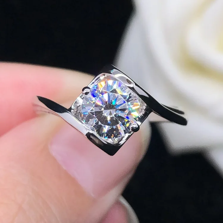 PT950Platinum European-style minimalist one-carat ring with a bezel-set angel kiss diamond accessory