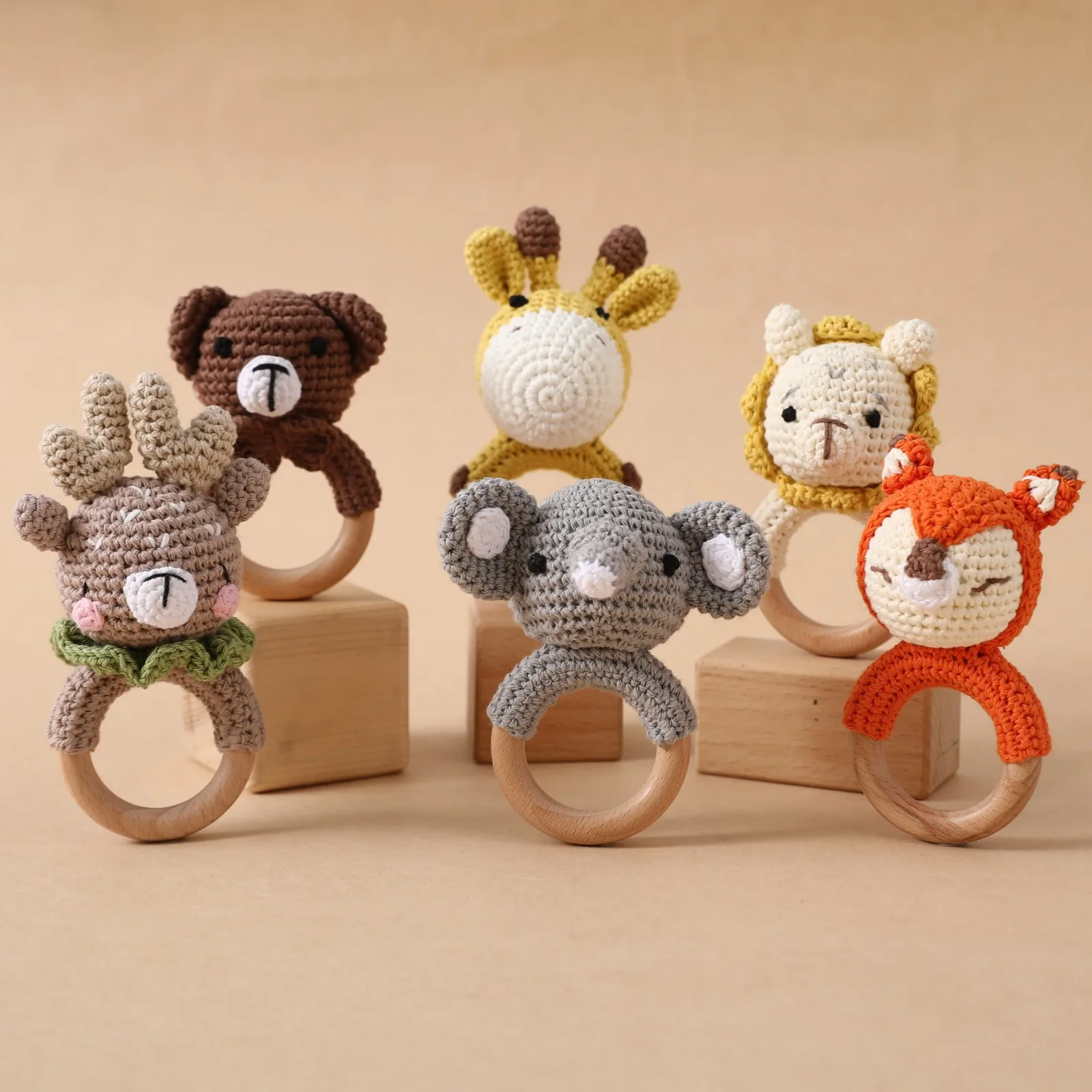 Houten mobiel voor een babybed - Baby Nursery Music recensie en prijs