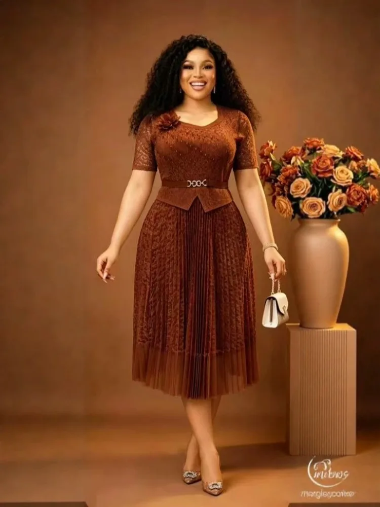 

Платье Miyake свободного кроя для женщин: легкое, роскошное, с кружевными вставками, плиссированное, средней длины, с V-образным вырезом, короткими рукавами, скрывающее недостатки фигуры.