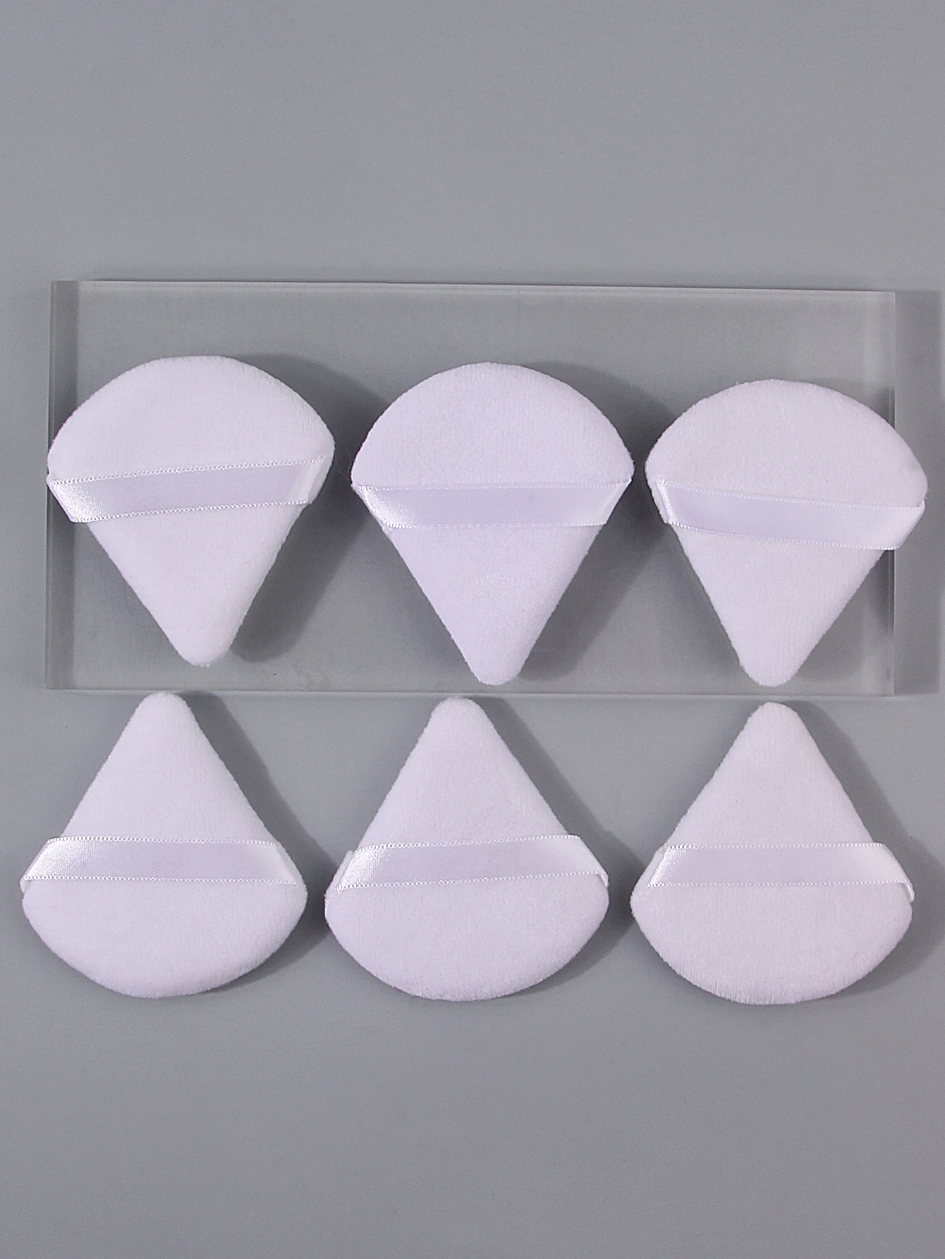 6 قطع من منتفخة البودرة البيضاء فائقة النعومة على شكل مروحة، منتفخة مسحوق مثلثة، إسفنجة مكياج محمولة جافة ورطبة مزدوجة الأغراض