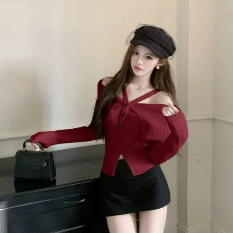 

French Style Sexy Girl Red Halter-neck One-shoulder Knitted Top for Women 2026 Autumn Winter New Design Unique Stylish Sweater