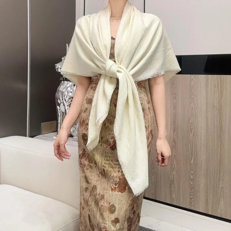 

Silver Thread Letter Square Scarf Perfect Gift Friend Present Couple Token Silk Shawl Scarf Delicate Muffler Warm 2025 New Style