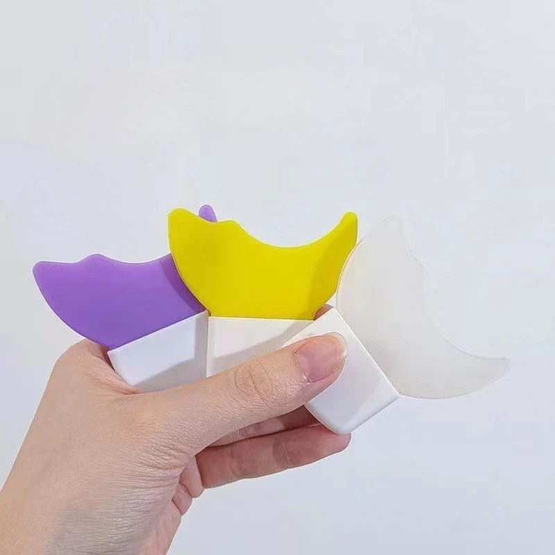 Multi Functional Eye Makeup Silicone Baffle Crescent Shaped Eyelash Brush Eyeliner Shadow Auxiliary Artifact Eyeliner Stencil