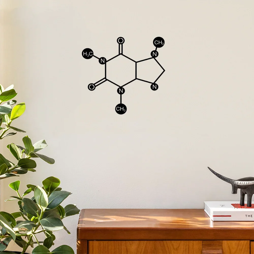 Ce tableau métallique en forme de molécule de caféine une décoration murale qui réunit science et élégance