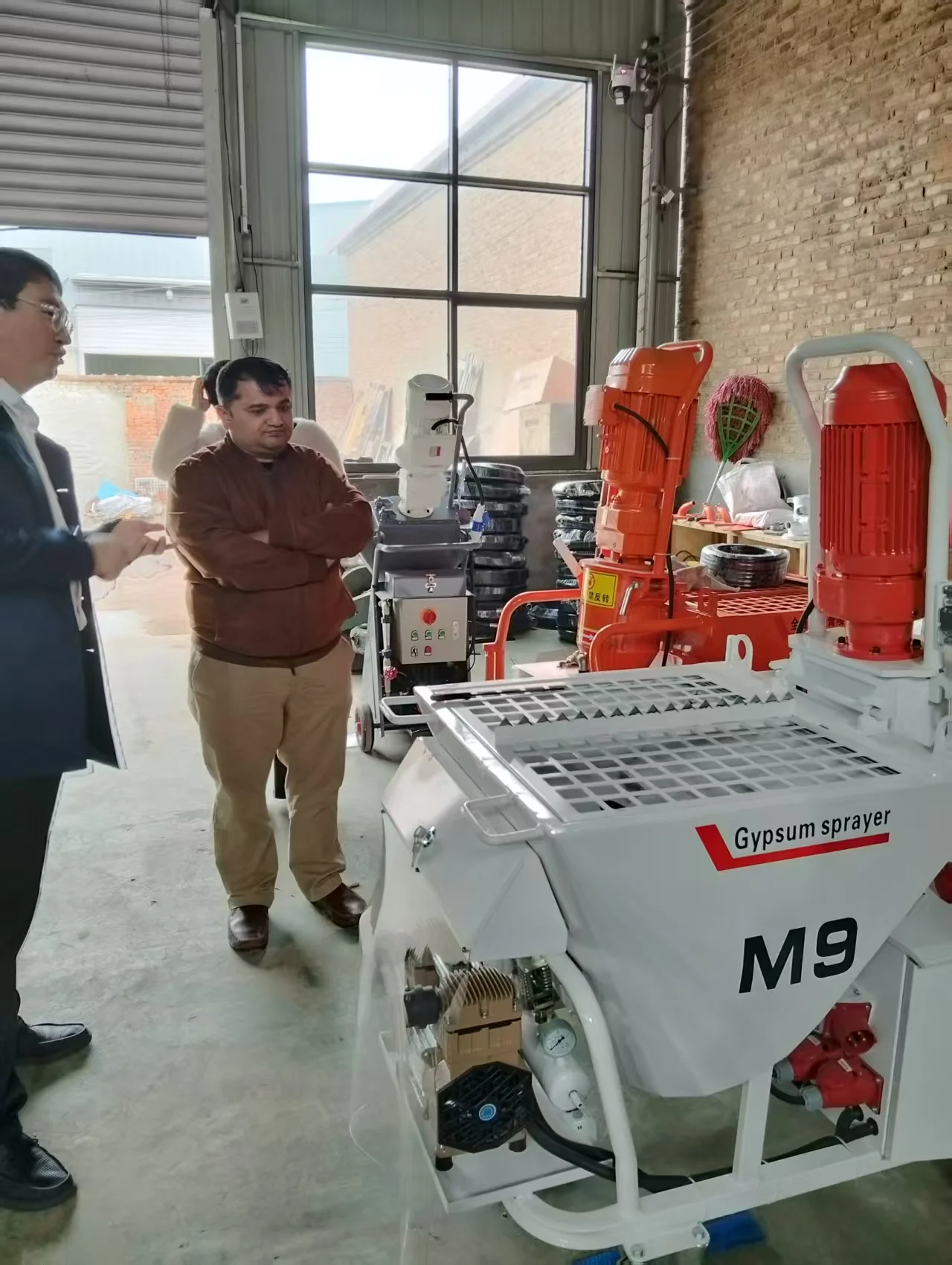 Multifunctional Voltage Customizable Gypsum Sprayer M9 30-50M Wall Spray Plastering Machine