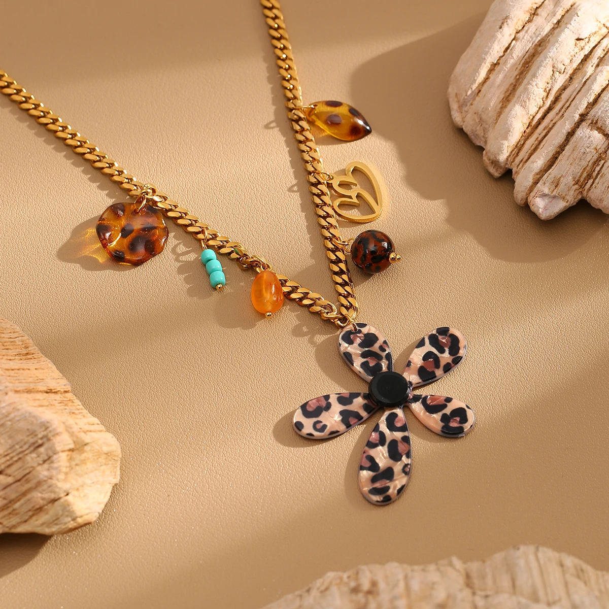 

SOVOB Vintage Leopard Acrylic Flower Crystal Pendant Necklace For Women Classic Maillard Neck Chain Stainless Steel Jewelry