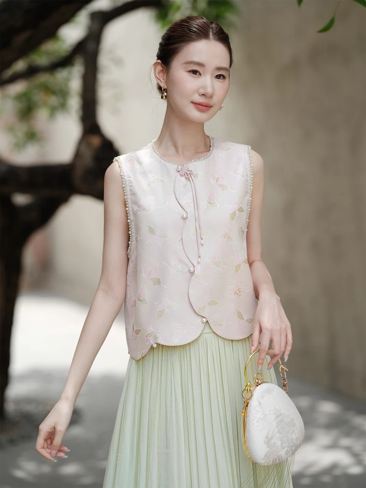 

Новая женская жилетка в китайском стиле с жемчужным декором, летняя коллекция 2025, дизайнерская сенсация, национальный тренд, топ в стиле Тан, свободный крой, короткий фасон.