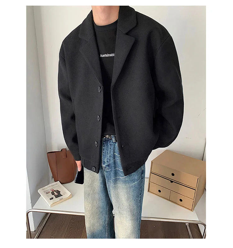 

Мужская куртка из шерстяной смеси синего цвета: дизайнерская, модная, инновационная, оригинальная, уникальная, выразительная.