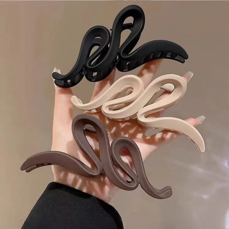 

Большая акриловая матовая заколка для волос для женщин и девочек, матовая заколка для волос с волнистыми волосами, аксессуары для волос, головные уборы для девочек, 4 цвета, новинка