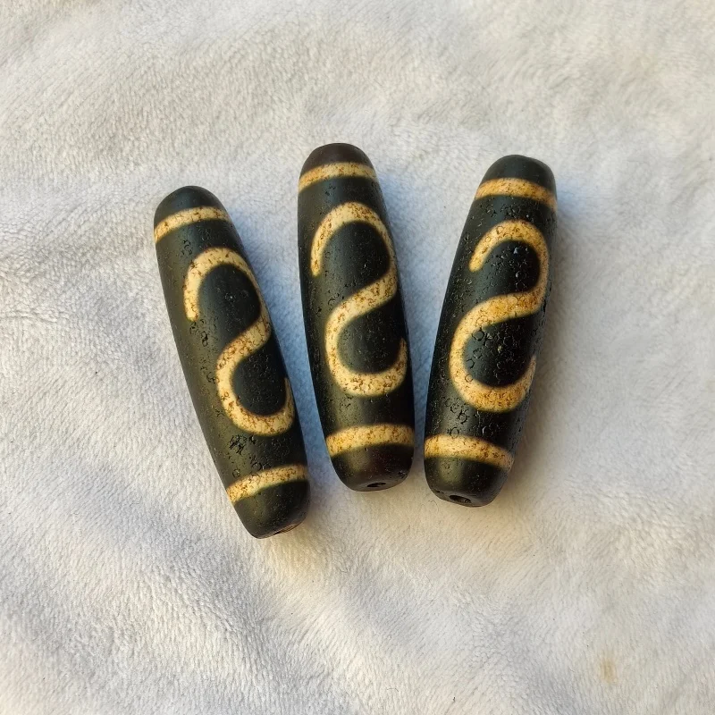 

Tibetan White/Black Mooney Hook Totem Ancient Weathered Old Agate DZI Beads For Men&Women Jewelry Necklace DIY Free Shipping